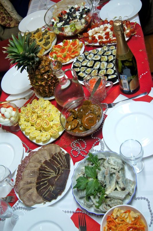 Как создать идеальный новогодний стол: 7 волшебных идей для праздника