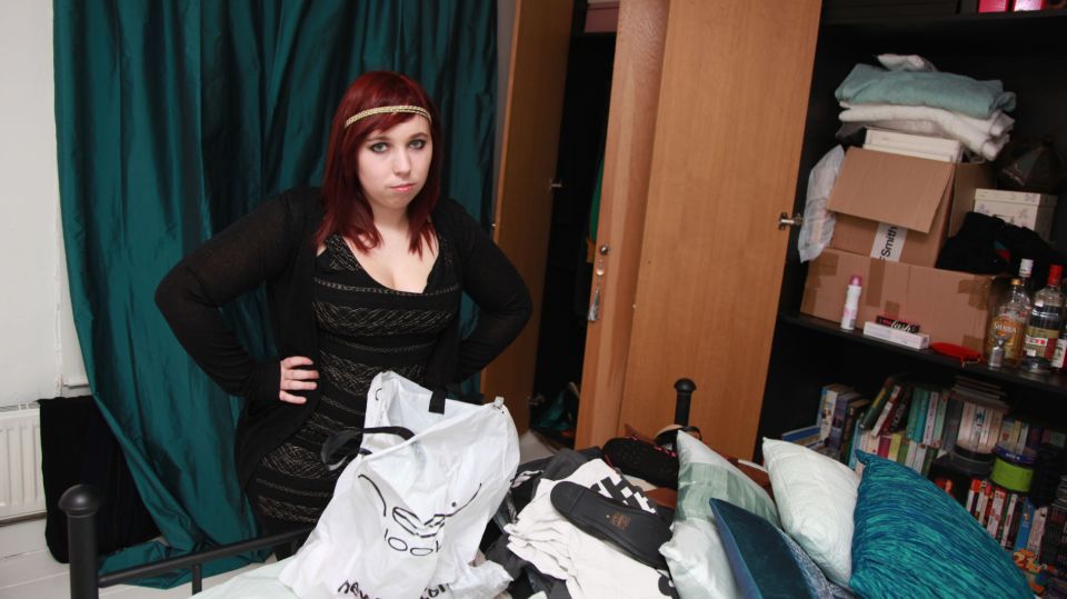 Вываливаются из шкафа: четыре идеи, куда деть ненужные вещи