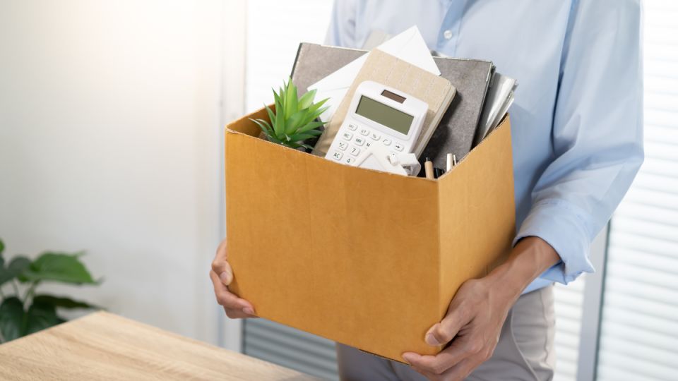 Работник уволен за отказ от изменения даты выплаты зарплаты