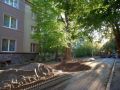 Улицу в Калининграде ремонтируют рабочие уже из Индии