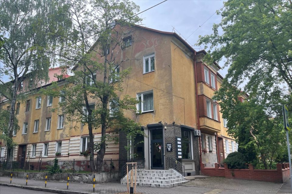       1930 