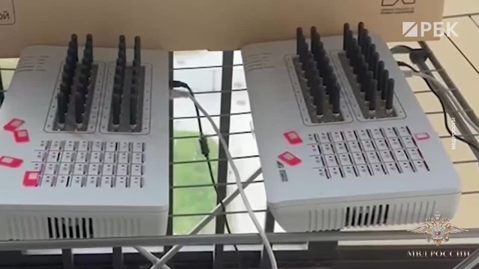           ,     8 