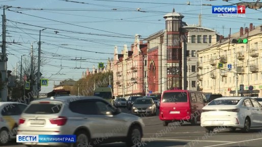 Проблему припаркованных автомобилей с наружной рекламой подняли на оперативном совещании в калининградской мэрии