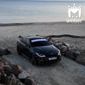 Зумеры подожгли пляж в Куликово ради челленджа Мелстроя, в котором он разыгрывает квартиры