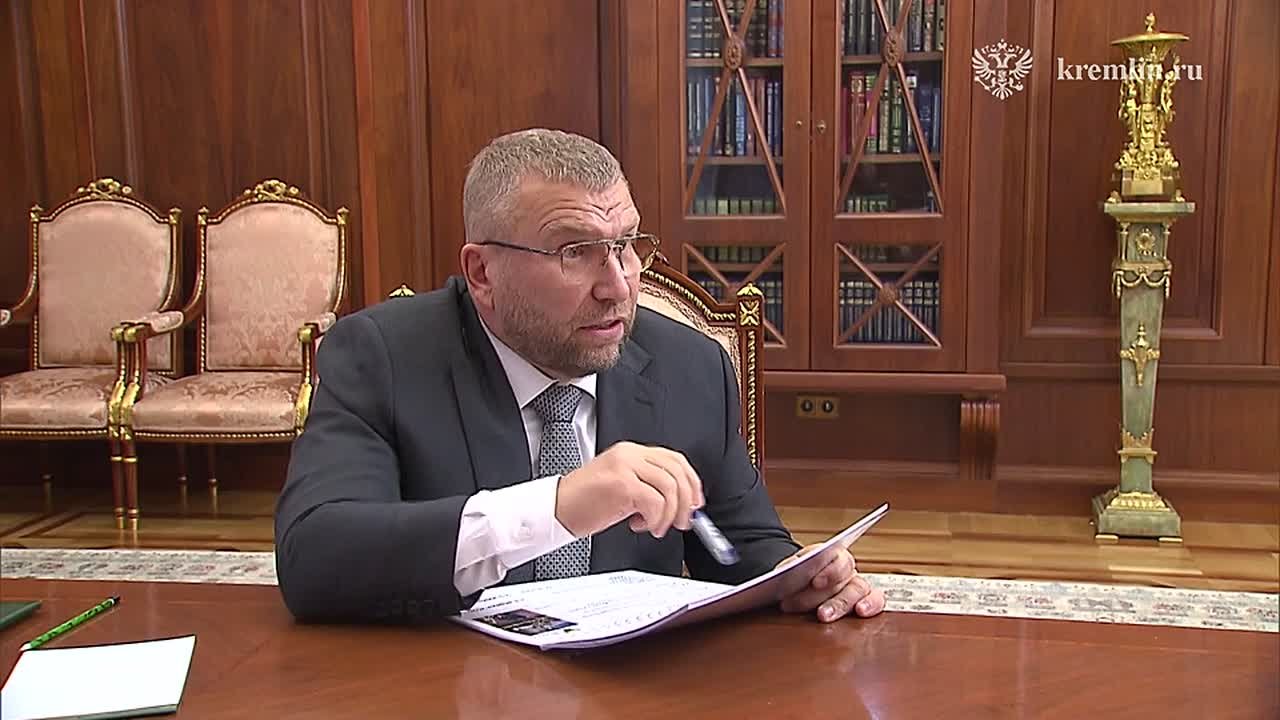 Накануне Дня таможенника Владимир Путин принял в Кремле руководителя ФТС Валерия Пикалёва