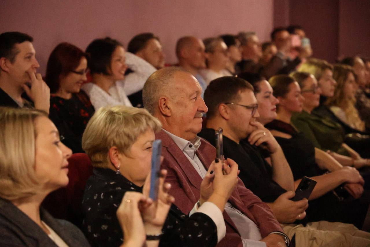 Елена Дятлова: В октябре свой профессиональный праздник отмечают работники дорожного хозяйства и работники автомобильного и городского пассажирского транспорта Елена Дятлова: В октябре свой профессиональный праздник отмечают работники дорожного хозяйства и работники автомобильного и городского пассажирского транспорта