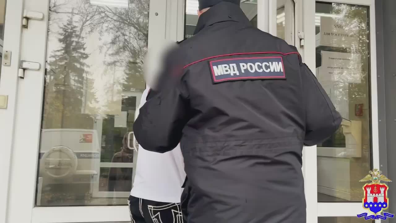 Полицейские привлекли к ответственности юношу, выбежавшего на футбольное поле во время матча