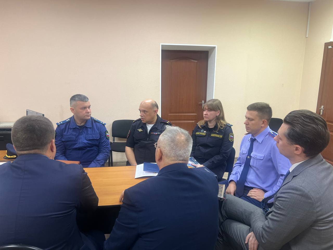 Заместитель прокурора области Роман Ерисковский представил назначенного Гусевского городского прокурора и провел прием граждан Заместитель прокурора области Роман Ерисковский представил назначенного Гусевского городского прокурора и провел прием граждан