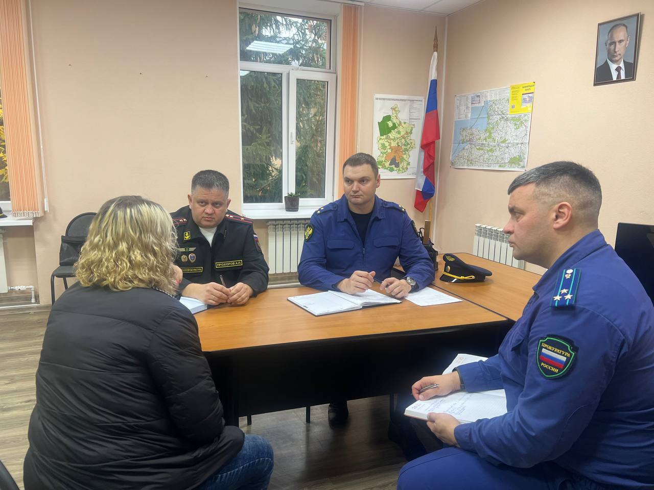 Заместитель прокурора области Роман Ерисковский представил назначенного Гусевского городского прокурора и провел прием граждан Заместитель прокурора области Роман Ерисковский представил назначенного Гусевского городского прокурора и провел прием граждан