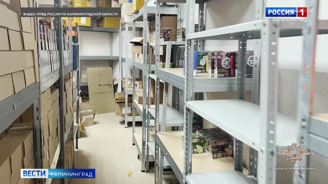 В Калининграде сотрудники полиции пресекли торговлю контрафактной никотинсодержащей продукцией