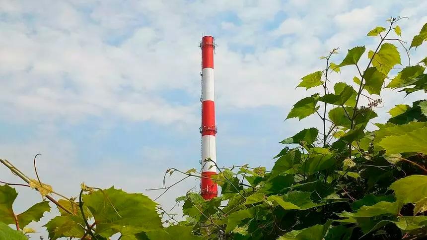 Калининградцев попросили не пугаться, если в среду по трубам одной из теплостанций пустят чёрный дым