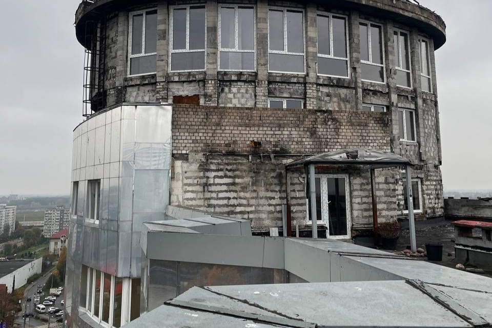 Фонд капремонта восстановит крышу и фасад горевшей высотки на улице Эпроновской в Калининграде