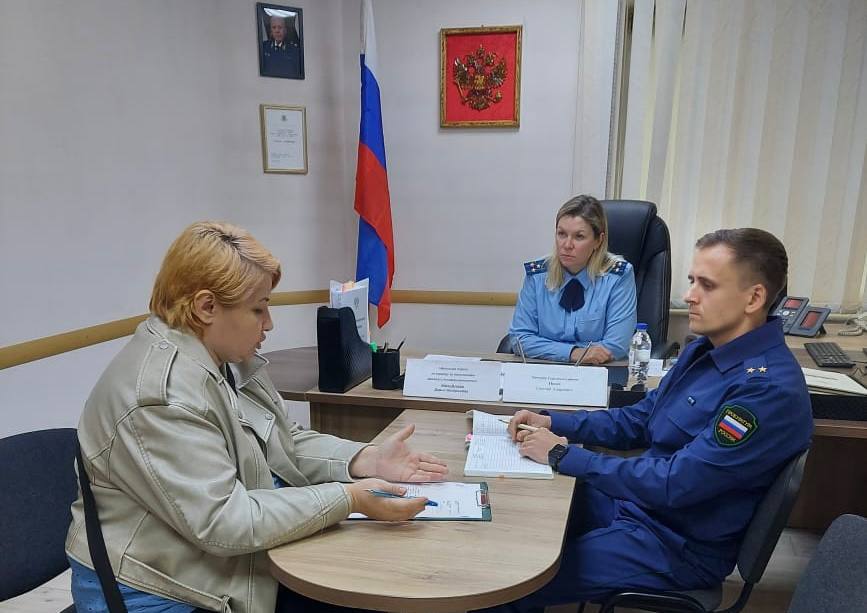 089Прокуратурой области проведен выездной прием граждан по вопросам соблюдения прав несовершеннолетних