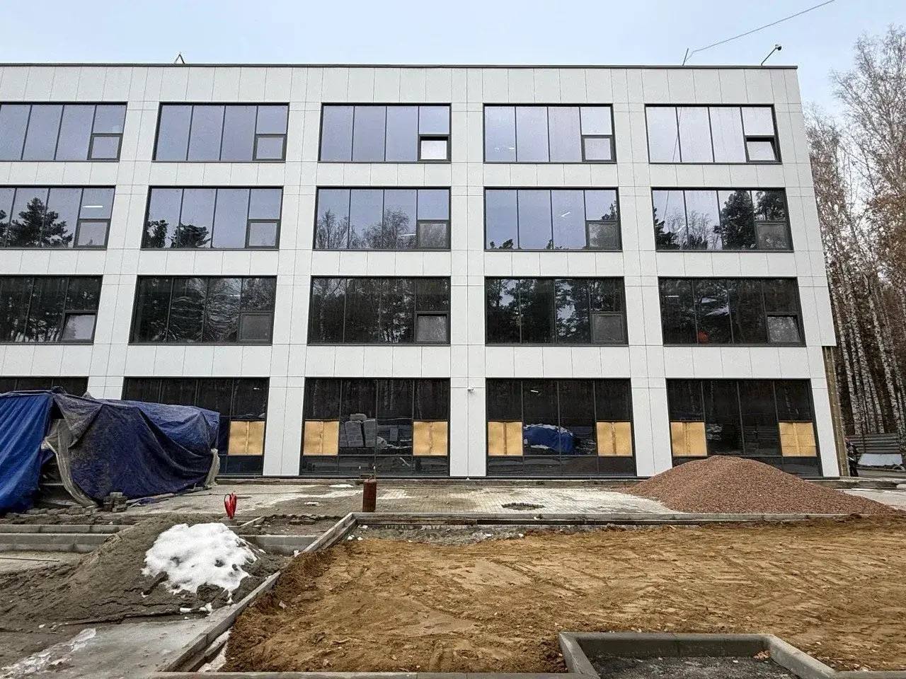 В здании учебно-научного центра на базе кампуса в Новосибирске завершилось устройство кровли В здании учебно-научного центра на базе кампуса в Новосибирске завершилось устройство кровли