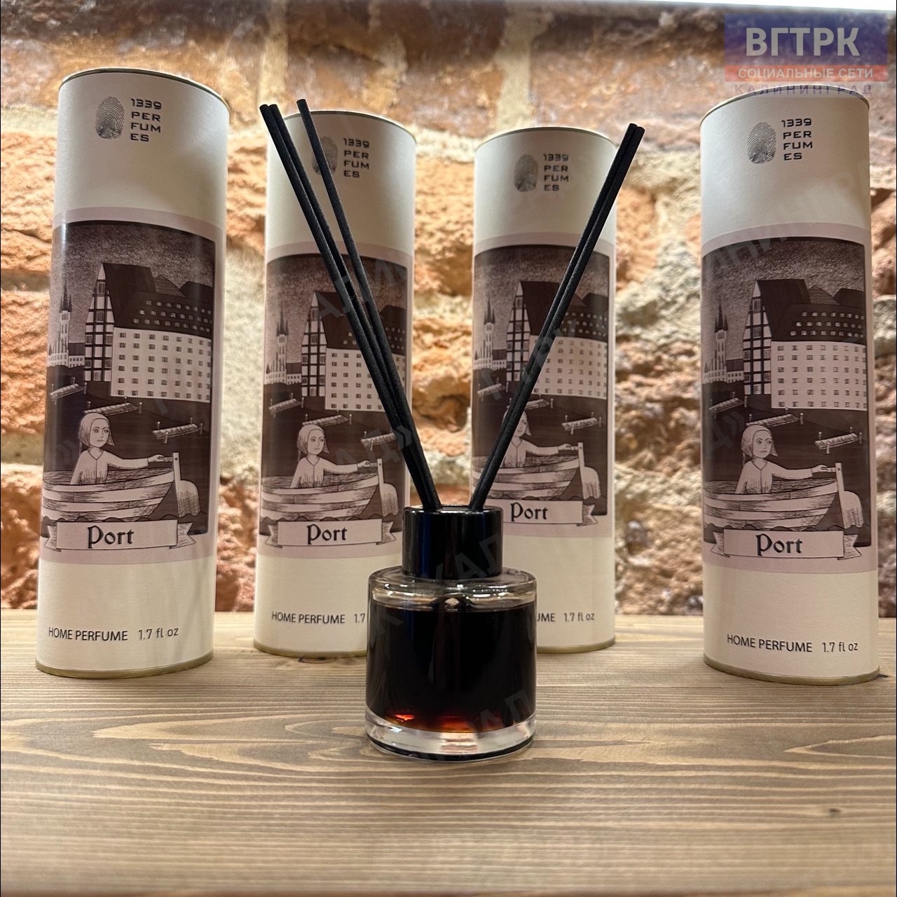 «В стенах величественного замка Нойхаузен мы создали уникальную Лабораторию Парфюмера — место, где оживает магия старинных ароматов и раскрывается тайна искусства создания запахов...» «В стенах величественного замка Нойхаузен мы создали уникальную Лабораторию Парфюмера — место, где оживает магия старинных ароматов и раскрывается тайна искусства создания запахов...»