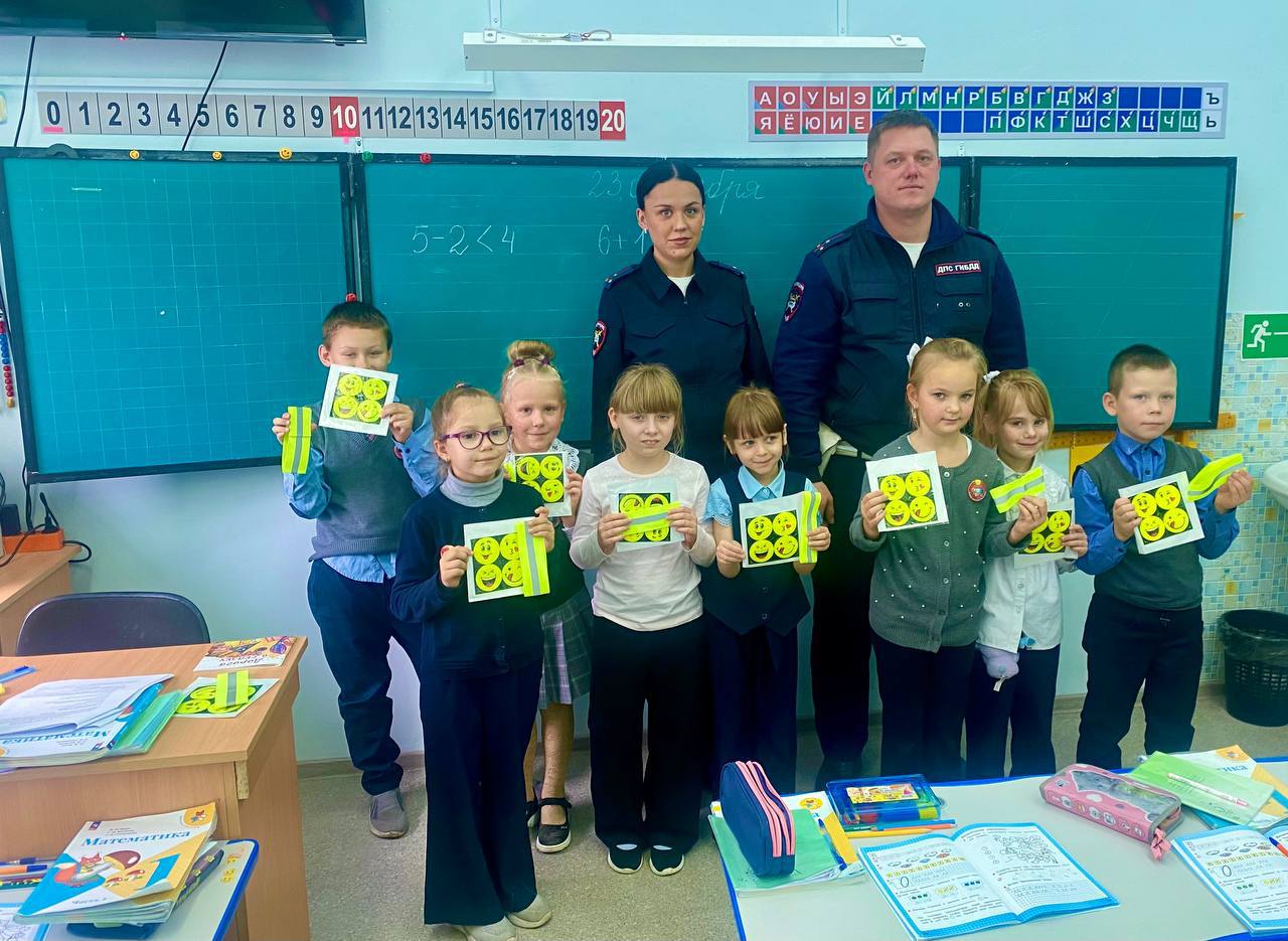 Сотрудники региональной Госавтоинспекции провели правовой ликбез для студентов калининградского колледжа МФЮА на тему: «Безопасная поездка на СИМ» Сотрудники региональной Госавтоинспекции провели правовой ликбез для студентов калининградского колледжа МФЮА на тему: «Безопасная поездка на СИМ»