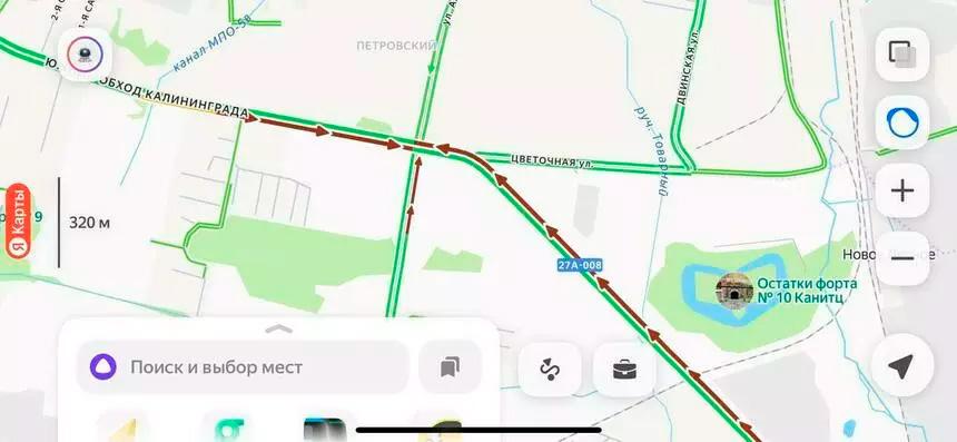 В Калининграде в третий раз перенастроили светофор на оживлённом перекрёстке, окончательно разозлив водителей