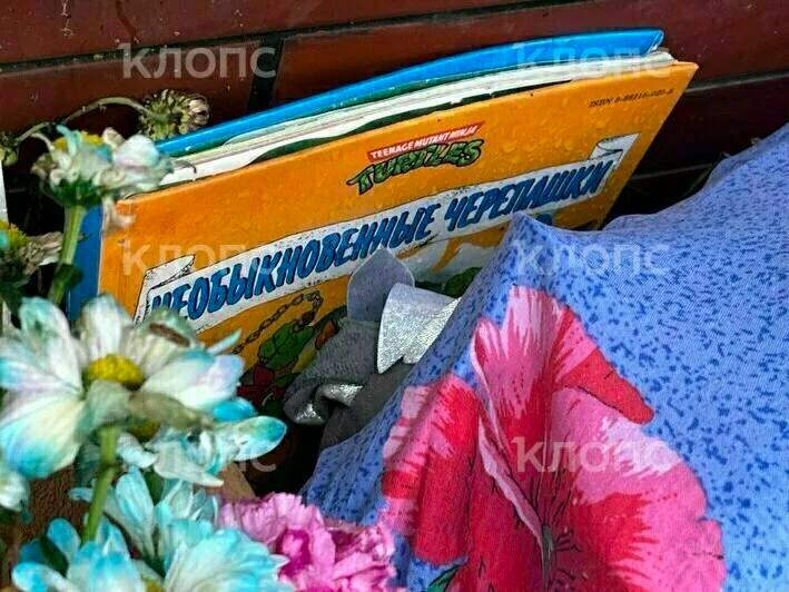 «Пусть ангелы охраняют твою дорогу»: на месте гибели 10-летнего мальчика в Калининграде появились десятки писем «Пусть ангелы охраняют твою дорогу»: на месте гибели 10-летнего мальчика в Калининграде появились десятки писем