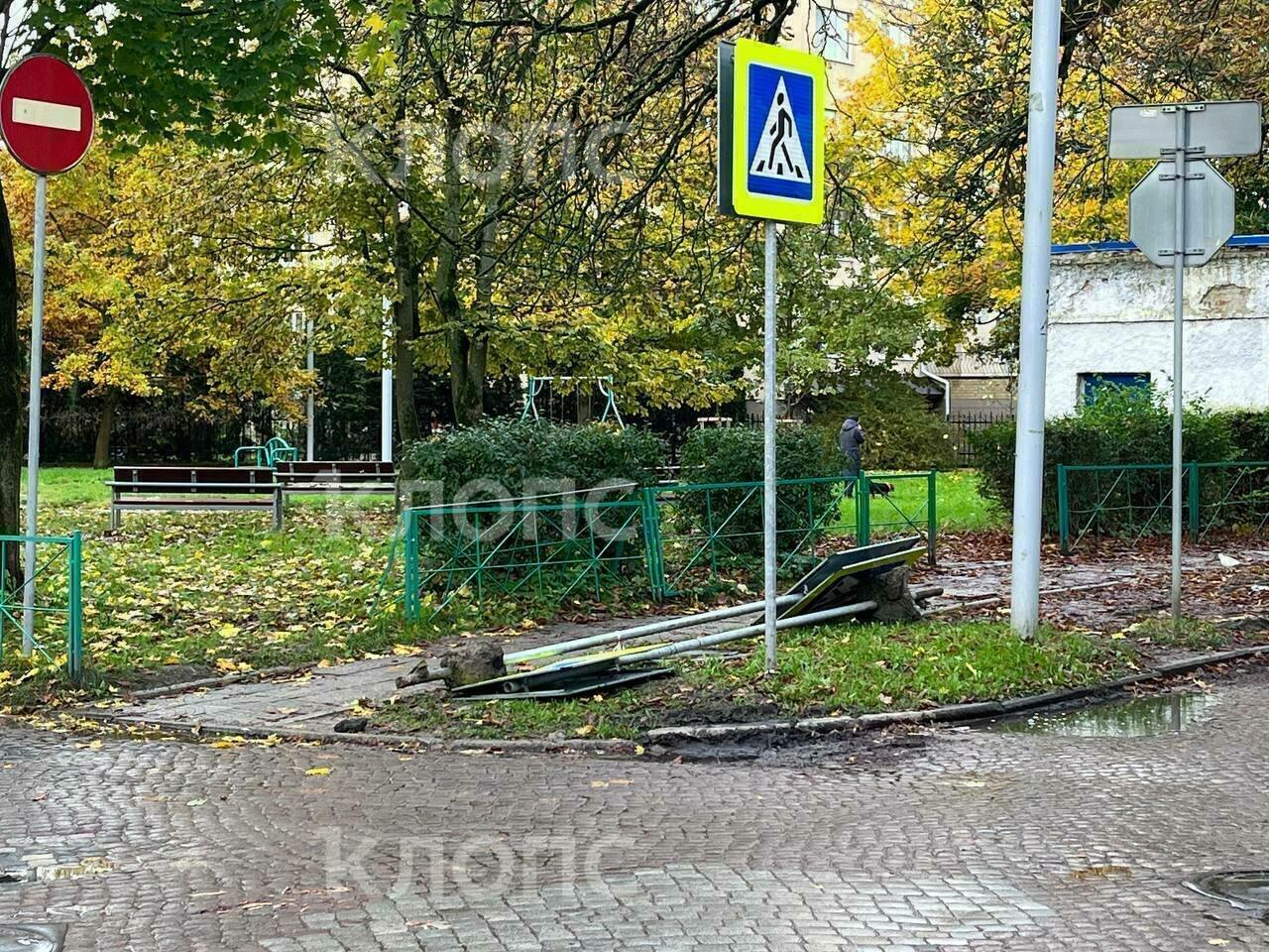 В Калининграде начали ремонтировать тротуар между гимназией №1 и зеброй, где погиб школьник В Калининграде начали ремонтировать тротуар между гимназией №1 и зеброй, где погиб школьник