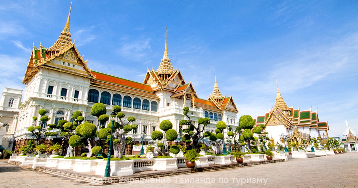 В Таиланде туристов на время траура по скончавшейся королеве просят одеваться скромнее