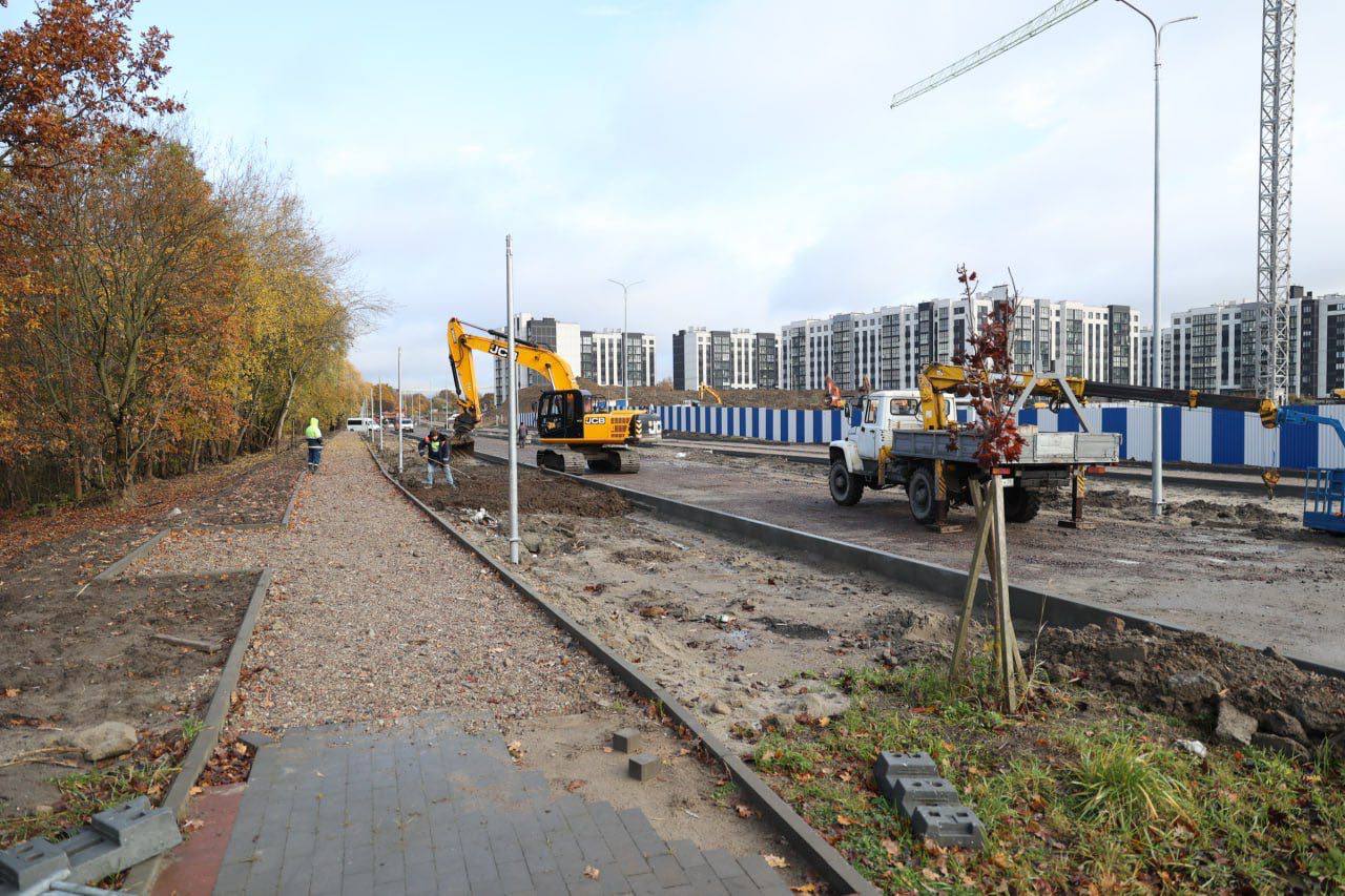 Елена Дятлова: Вместе с губернатором Калининградской области Алексеем Сергеевичем Беспрозванных проверили, как ведется строительство новой школы на улице Героя России Мариенко и обсудили другие важные вопросы, касающиеся... Елена Дятлова: Вместе с губернатором Калининградской области Алексеем Сергеевичем Беспрозванных проверили, как ведется строительство новой школы на улице Героя России Мариенко и обсудили другие важные вопросы, касающиеся...
