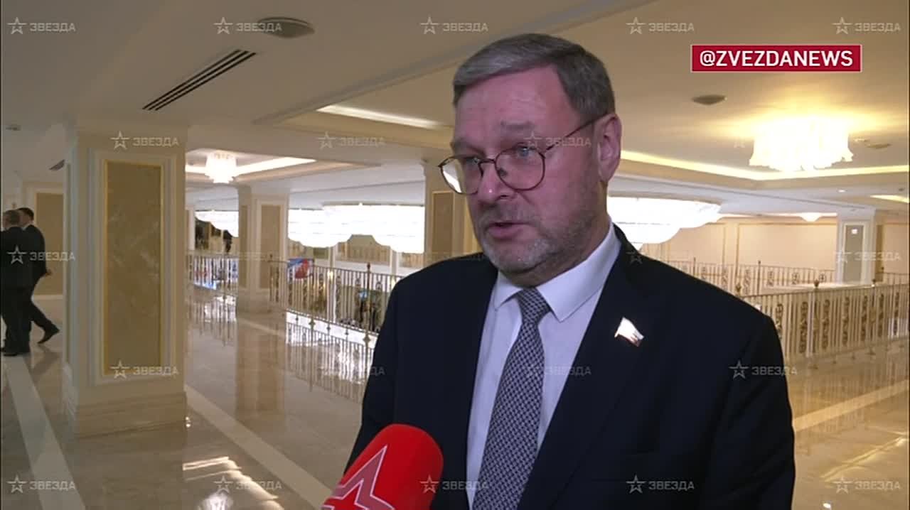 Литва ведет себя безответственно, когда угрожает заблокировать калининградский транзит, заявил Константин Косачев