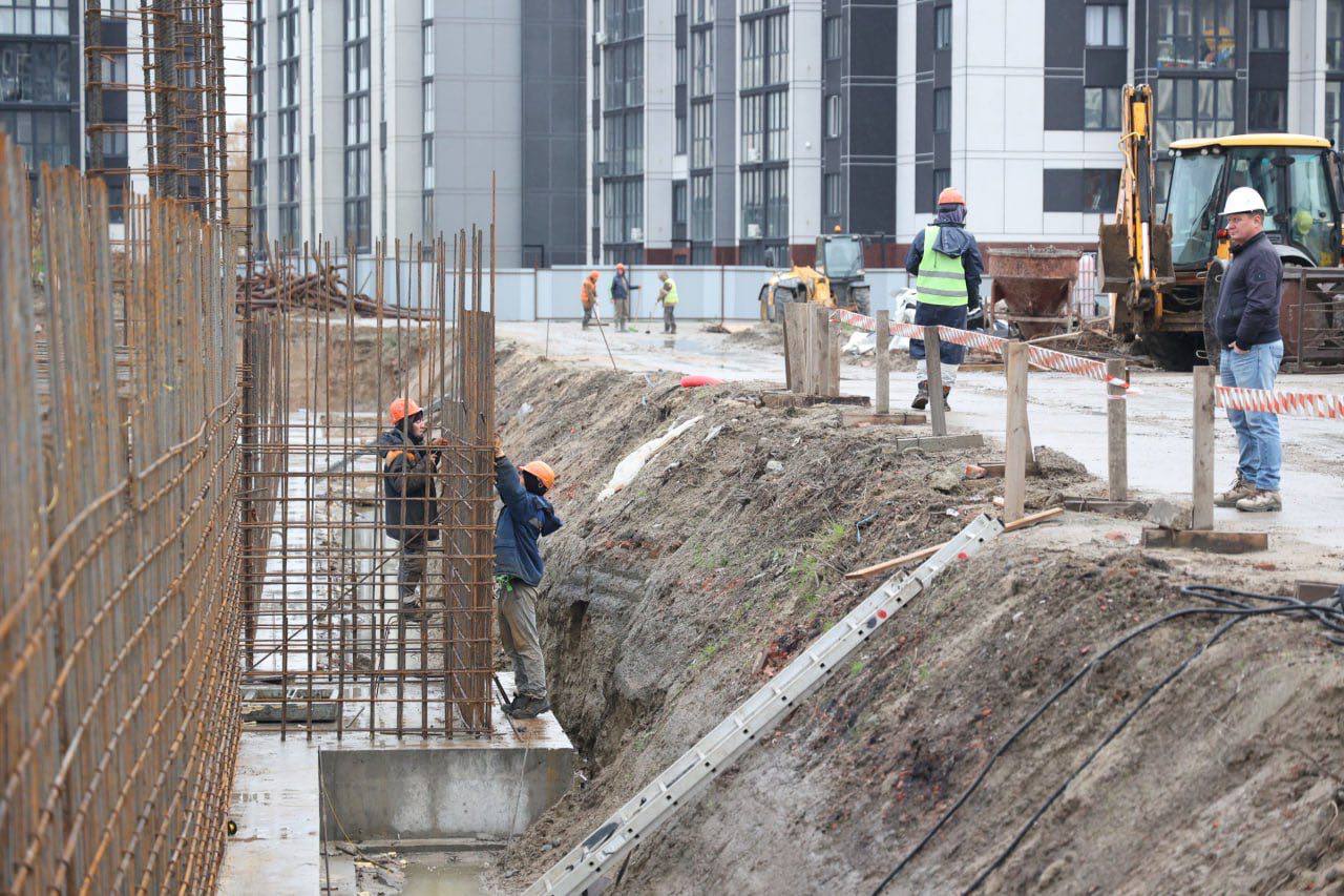 Елена Дятлова: Вместе с губернатором Калининградской области Алексеем Сергеевичем Беспрозванных проверили, как ведется строительство новой школы на улице Героя России Мариенко и обсудили другие важные вопросы, касающиеся... Елена Дятлова: Вместе с губернатором Калининградской области Алексеем Сергеевичем Беспрозванных проверили, как ведется строительство новой школы на улице Героя России Мариенко и обсудили другие важные вопросы, касающиеся...