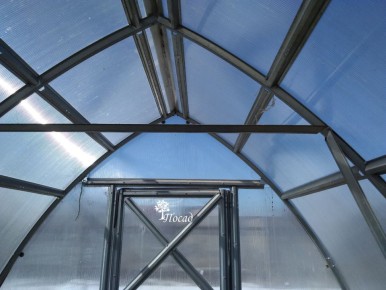 Как защитить теплицу от зимних снегопадов: советы дачников