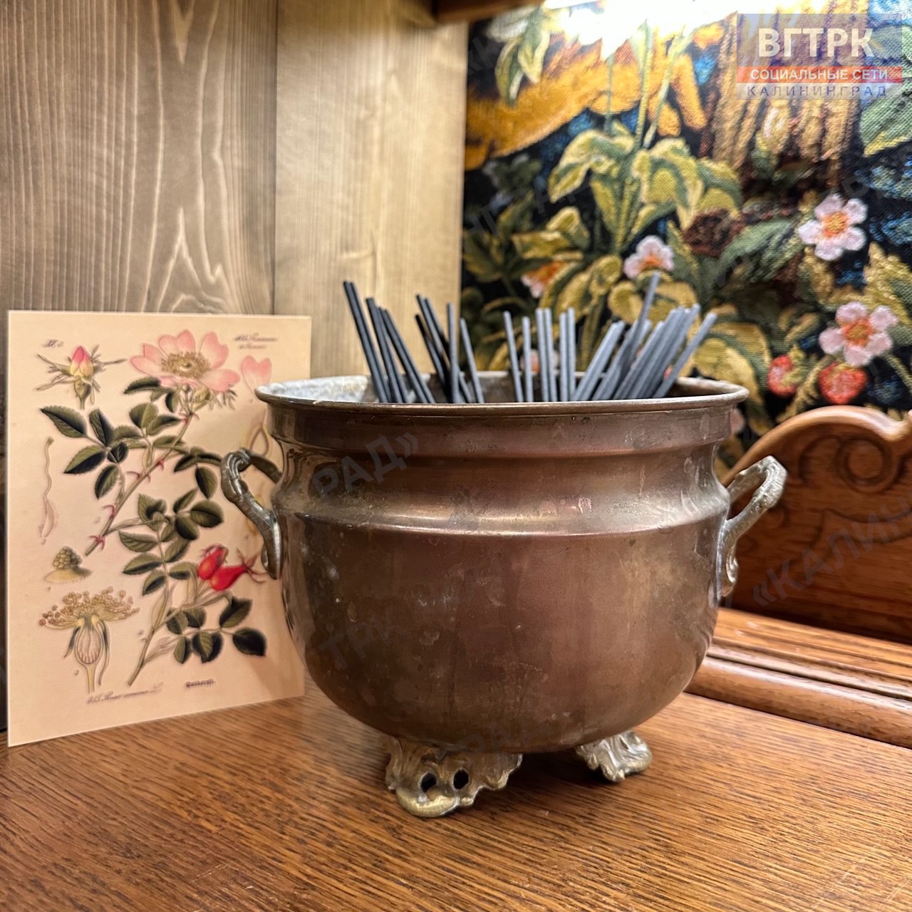 «В стенах величественного замка Нойхаузен мы создали уникальную Лабораторию Парфюмера — место, где оживает магия старинных ароматов и раскрывается тайна искусства создания запахов...» «В стенах величественного замка Нойхаузен мы создали уникальную Лабораторию Парфюмера — место, где оживает магия старинных ароматов и раскрывается тайна искусства создания запахов...»