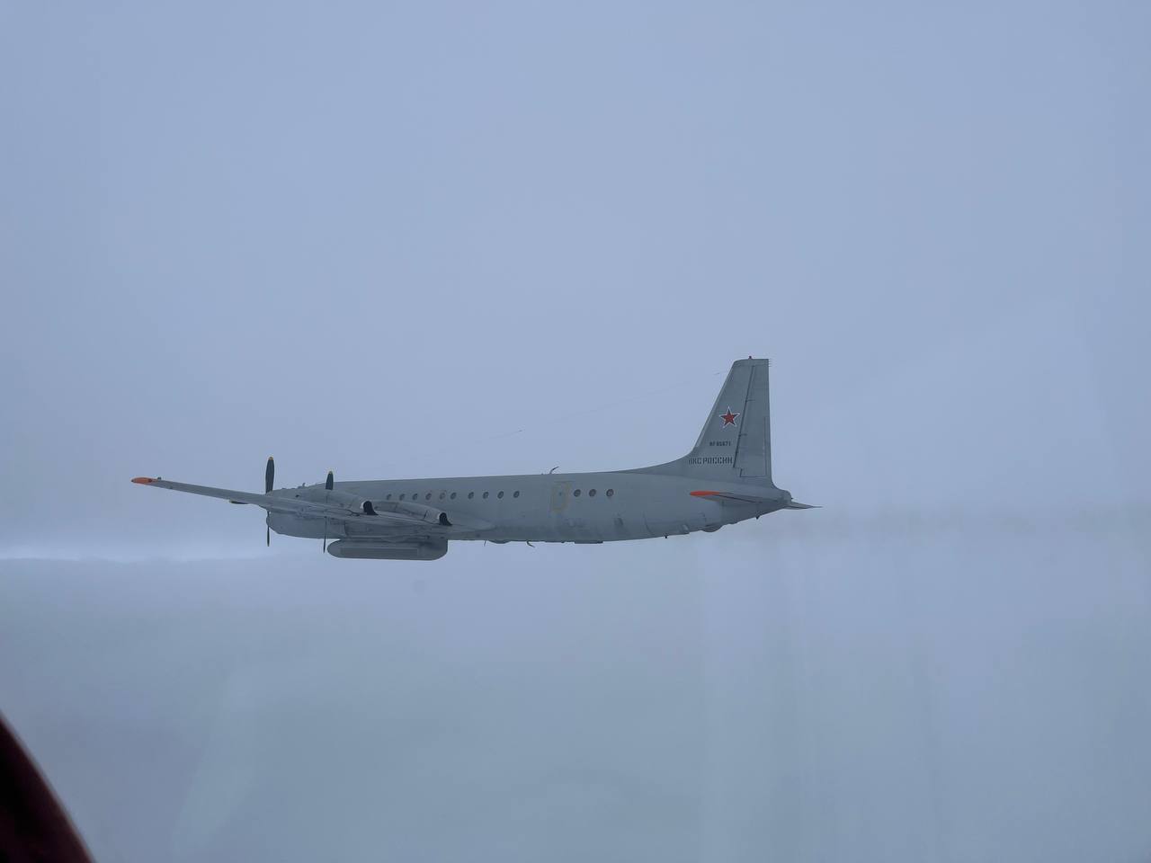 Во второй раз за эту неделю пара МиГ-29А ВВС Польши была поднята в воздух сегодня утром с 22-й тактической авиабазы в Мальборке для перехвата и сопровождения российского самолёта радиоэлектронной разведки Ил-20М... Во второй раз за эту неделю пара МиГ-29А ВВС Польши была поднята в воздух сегодня утром с 22-й тактической авиабазы в Мальборке для перехвата и сопровождения российского самолёта радиоэлектронной разведки Ил-20М...