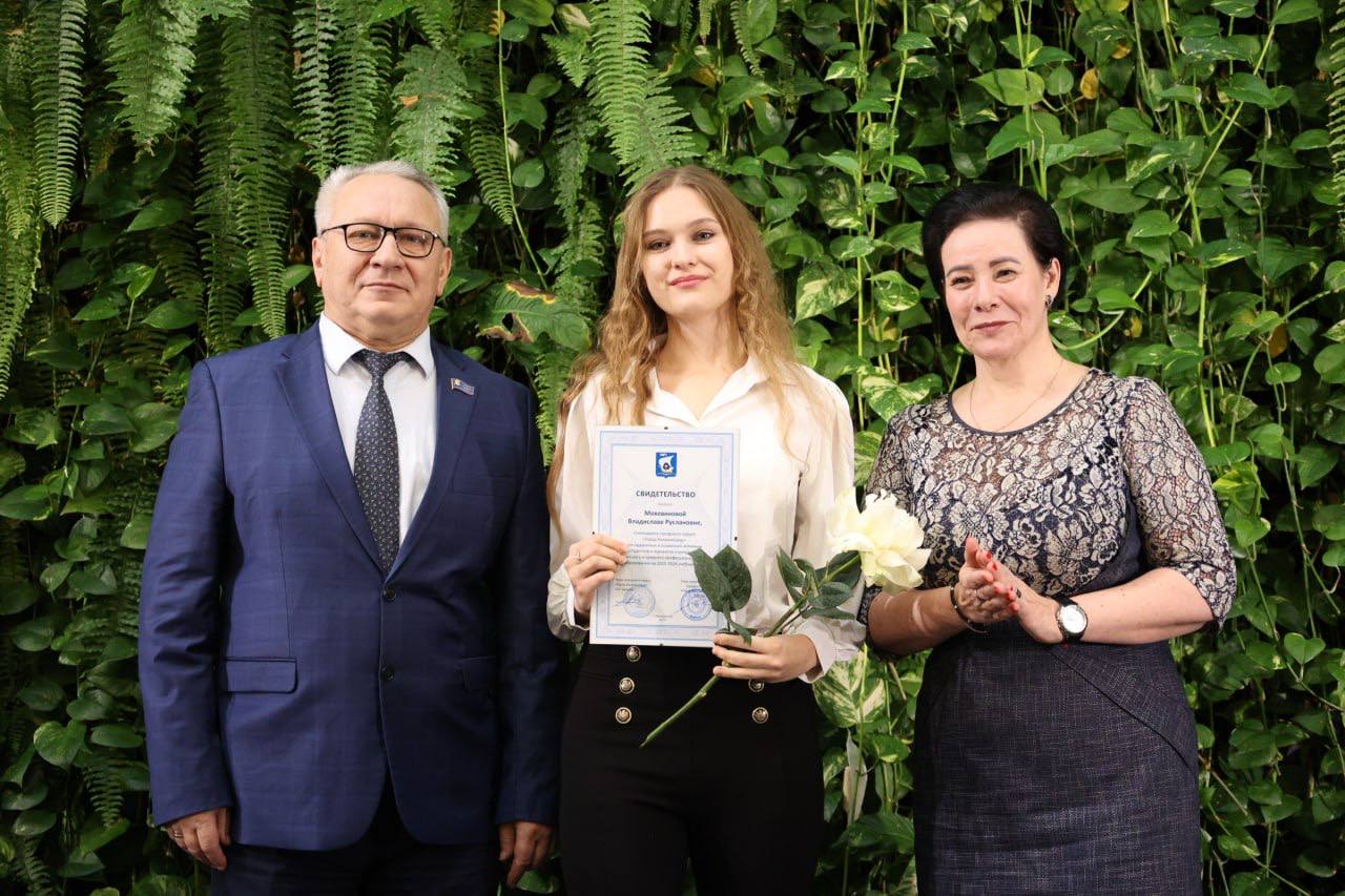 Елена Дятлова: Сегодня с коллегами вручили свидетельства стипендиатов городского округа «Город Калининград» студентам и курсантам учреждений высшего и среднего профессионального образования Елена Дятлова: Сегодня с коллегами вручили свидетельства стипендиатов городского округа «Город Калининград» студентам и курсантам учреждений высшего и среднего профессионального образования