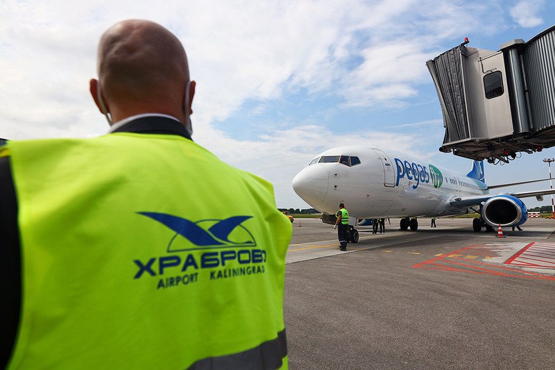 Цена авиабилетов до Калининграда возмутила сенатора из Ульяновска