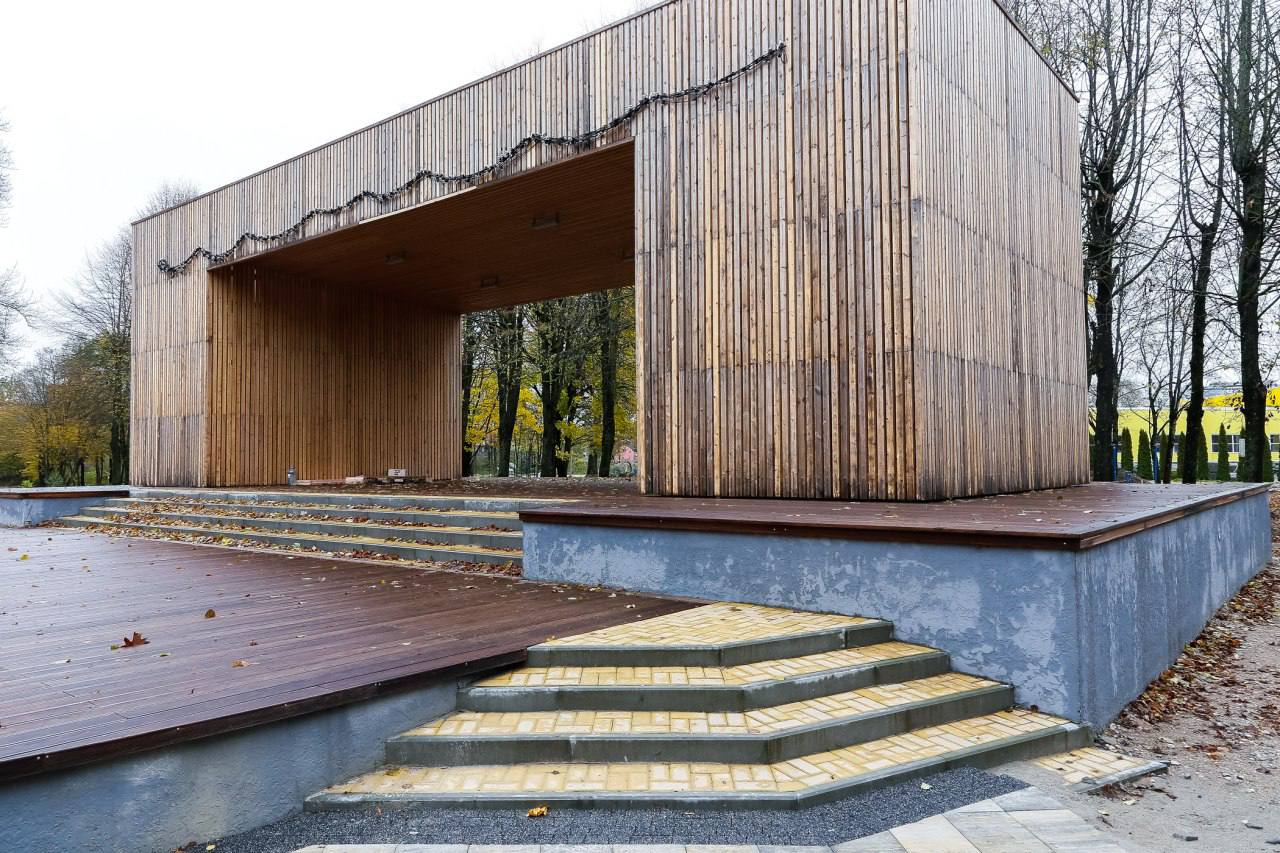 «Необычная плитка и возрождение бассейна»: как благоустраивают Парк воды, культуры и отдыха в Гусеве