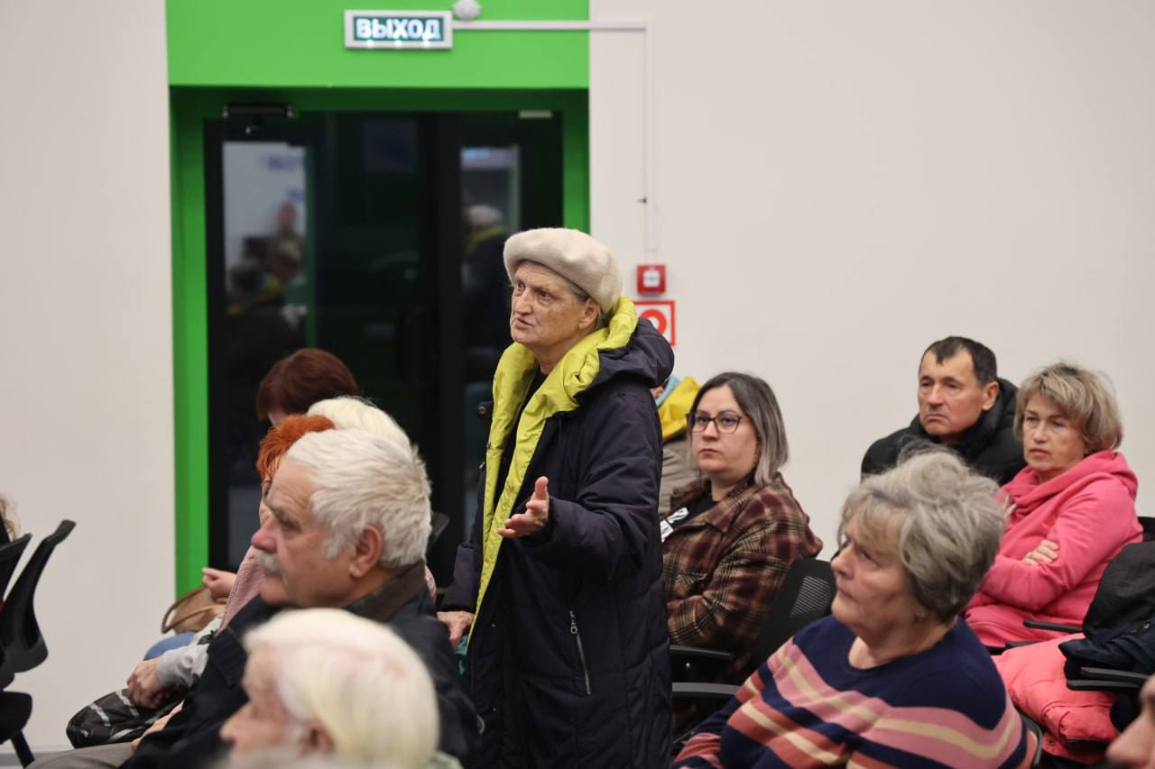 Елена Дятлова: Вчерашний вечер посвятила общению с жителями Прибрежного Елена Дятлова: Вчерашний вечер посвятила общению с жителями Прибрежного