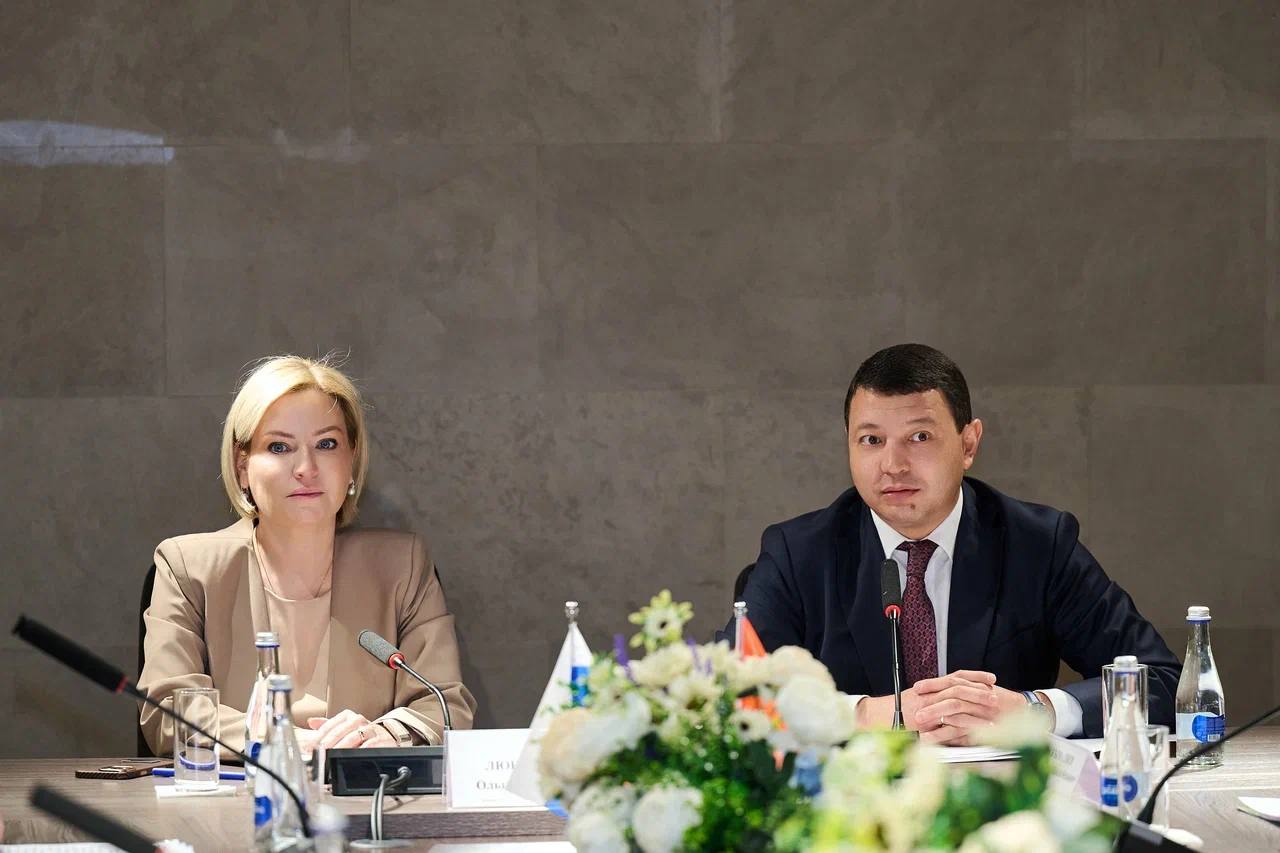 Ольга Любимова: Провели заседание Подкомиссии по культуре межправительственной комиссии по экономическому сотрудничеству между Россией и Кыргызстаном вместе с Министром культуры, информации и молодежной политики Республики... Ольга Любимова: Провели заседание Подкомиссии по культуре межправительственной комиссии по экономическому сотрудничеству между Россией и Кыргызстаном вместе с Министром культуры, информации и молодежной политики Республики...