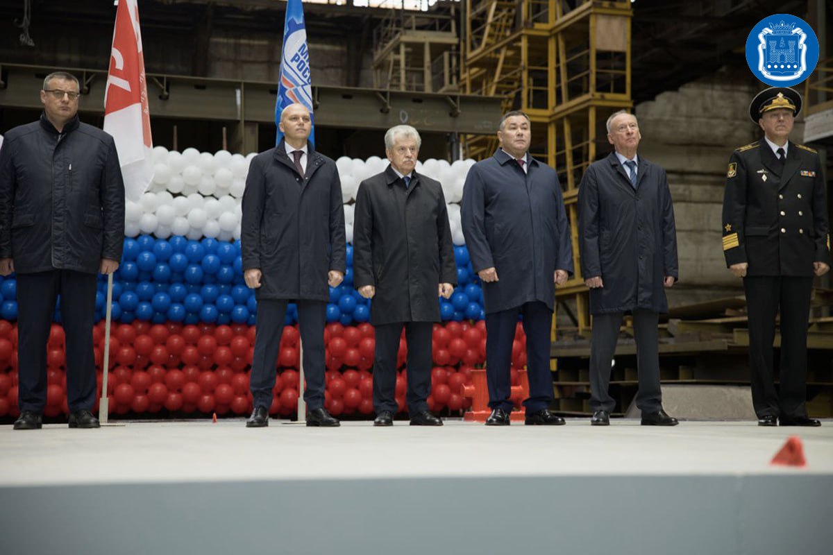 Помощник Президента России, председатель Морской коллегии Николай Патрушев вручил орден «За доблестный труд» коллективу судостроительного завода «Янтарь» Помощник Президента России, председатель Морской коллегии Николай Патрушев вручил орден «За доблестный труд» коллективу судостроительного завода «Янтарь»