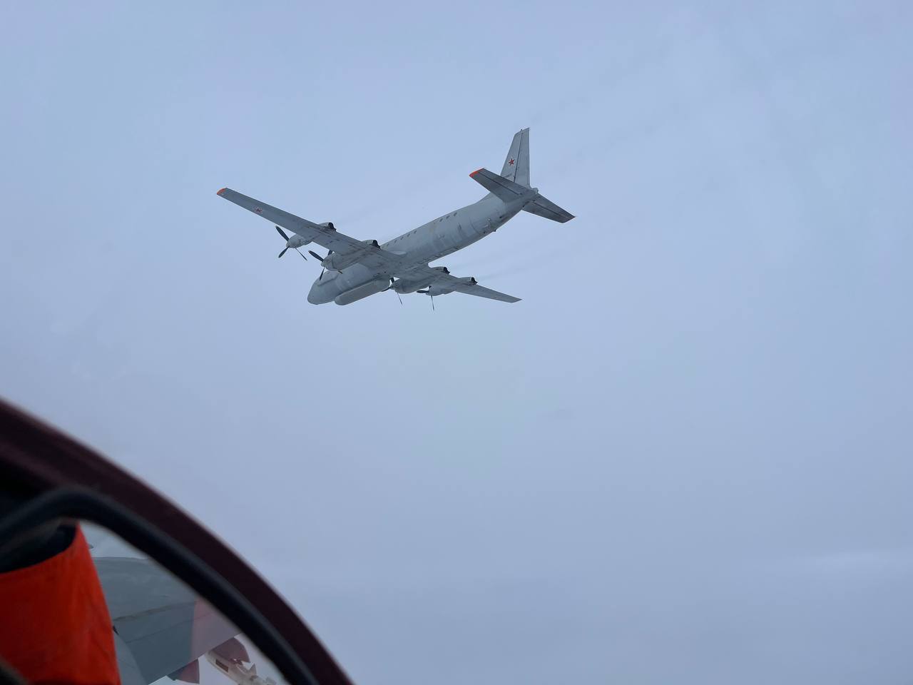 Во второй раз за эту неделю пара МиГ-29А ВВС Польши была поднята в воздух сегодня утром с 22-й тактической авиабазы в Мальборке для перехвата и сопровождения российского самолёта радиоэлектронной разведки Ил-20М...