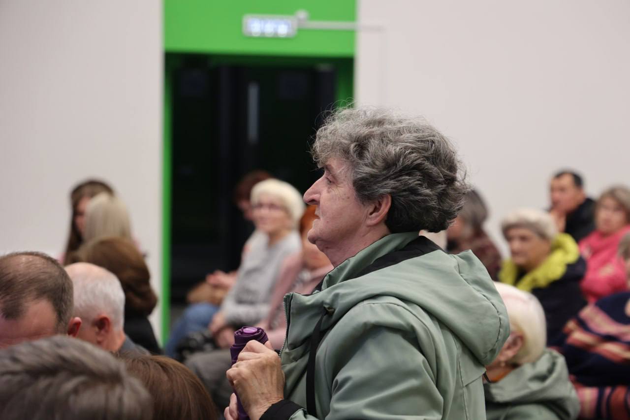 Елена Дятлова: Вчерашний вечер посвятила общению с жителями Прибрежного Елена Дятлова: Вчерашний вечер посвятила общению с жителями Прибрежного