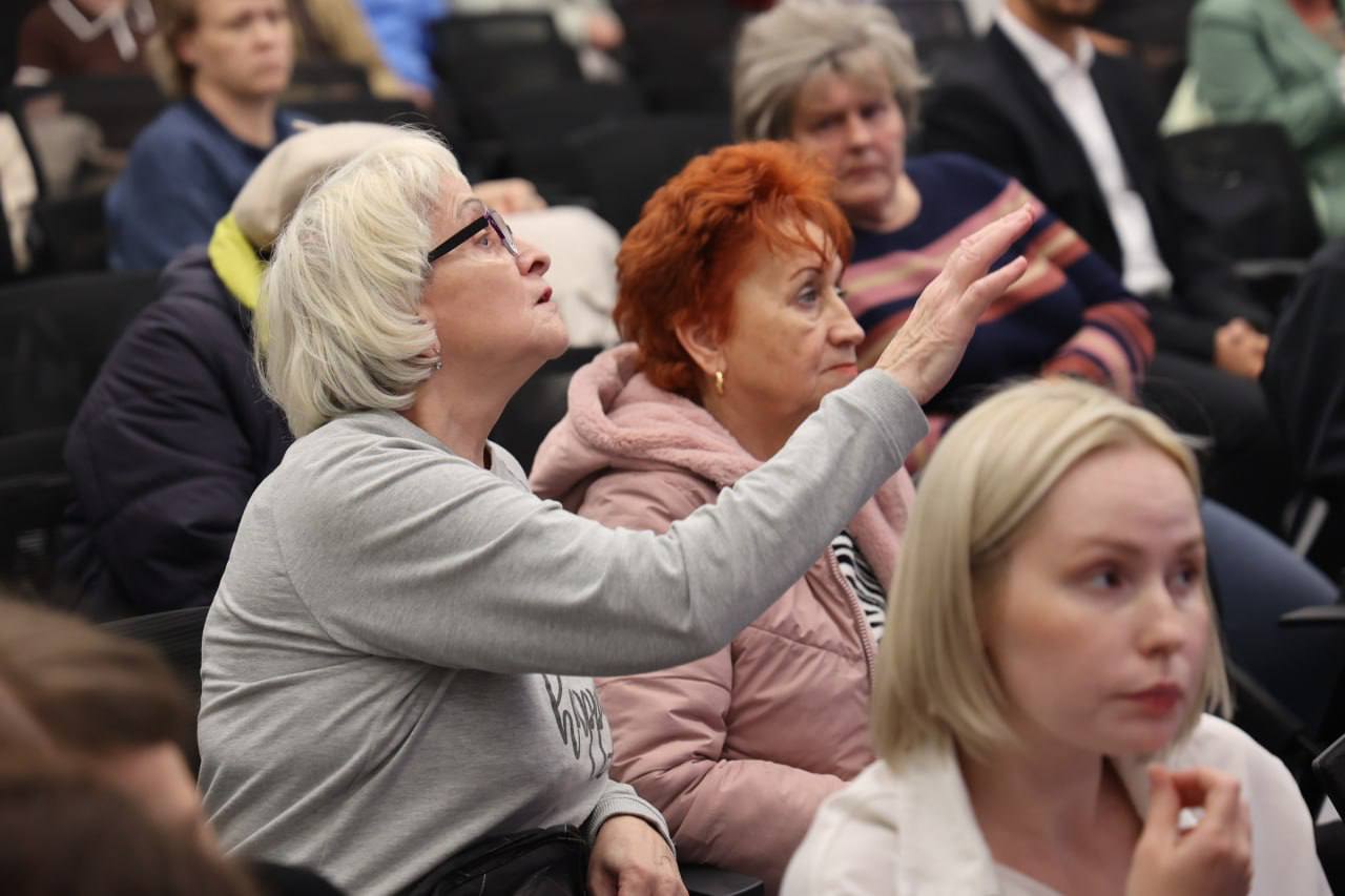 Елена Дятлова: Вчерашний вечер посвятила общению с жителями Прибрежного Елена Дятлова: Вчерашний вечер посвятила общению с жителями Прибрежного