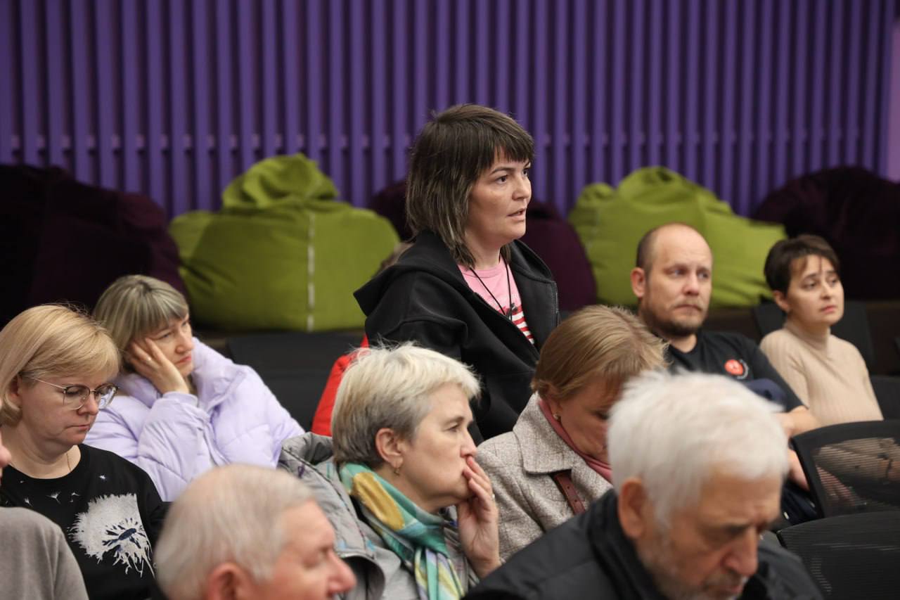 Елена Дятлова: Вчерашний вечер посвятила общению с жителями Прибрежного Елена Дятлова: Вчерашний вечер посвятила общению с жителями Прибрежного