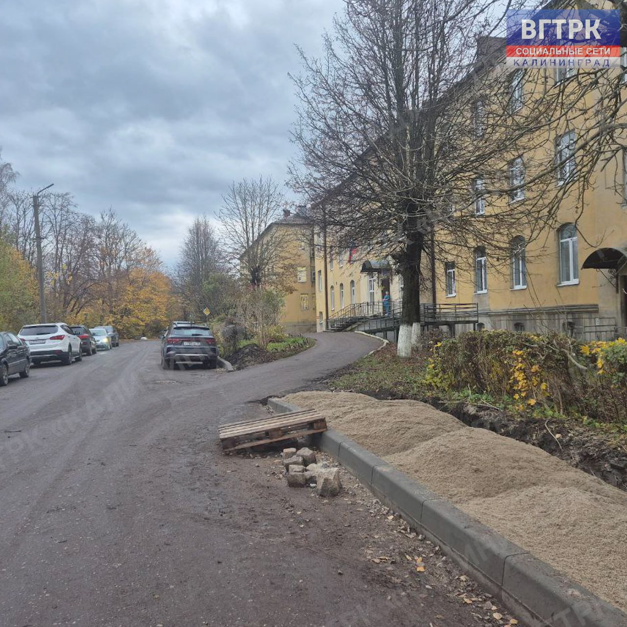 Фронт работ. Масштабные преобразования на территориях возле учреждений здравоохранения в Черняховске Фронт работ. Масштабные преобразования на территориях возле учреждений здравоохранения в Черняховске