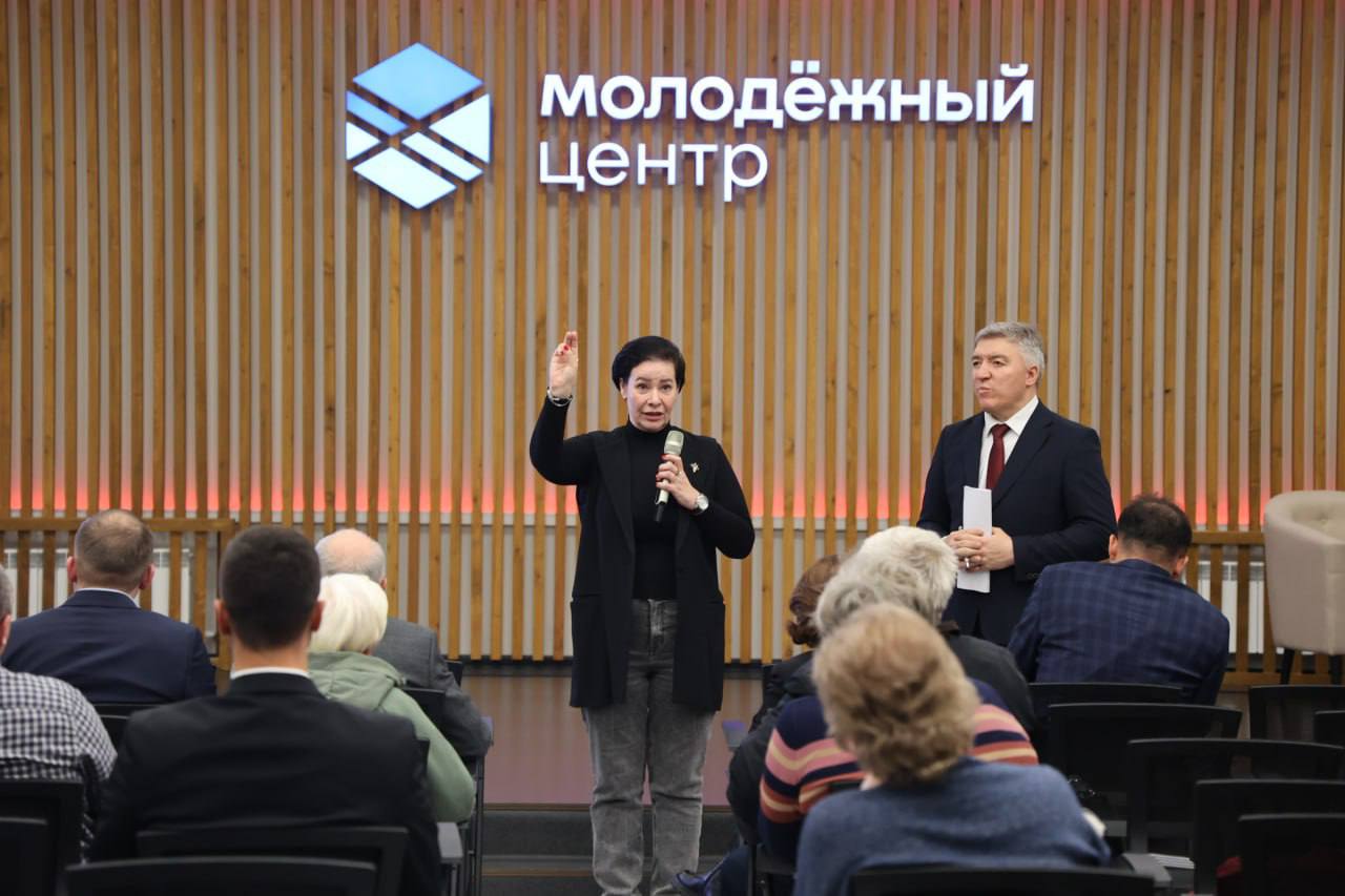 Елена Дятлова: Вчерашний вечер посвятила общению с жителями Прибрежного Елена Дятлова: Вчерашний вечер посвятила общению с жителями Прибрежного