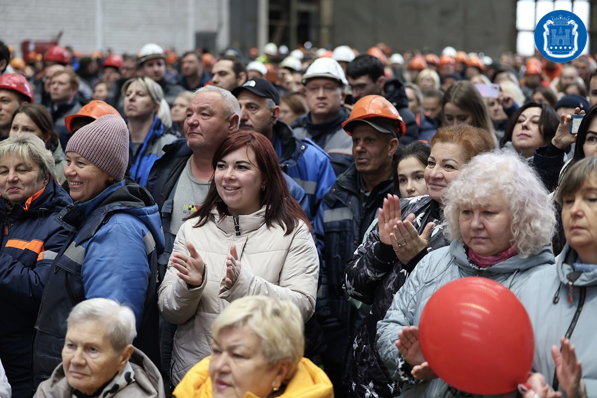 Помощник Президента России, председатель Морской коллегии Николай Патрушев вручил орден «За доблестный труд» коллективу судостроительного завода «Янтарь» Помощник Президента России, председатель Морской коллегии Николай Патрушев вручил орден «За доблестный труд» коллективу судостроительного завода «Янтарь»