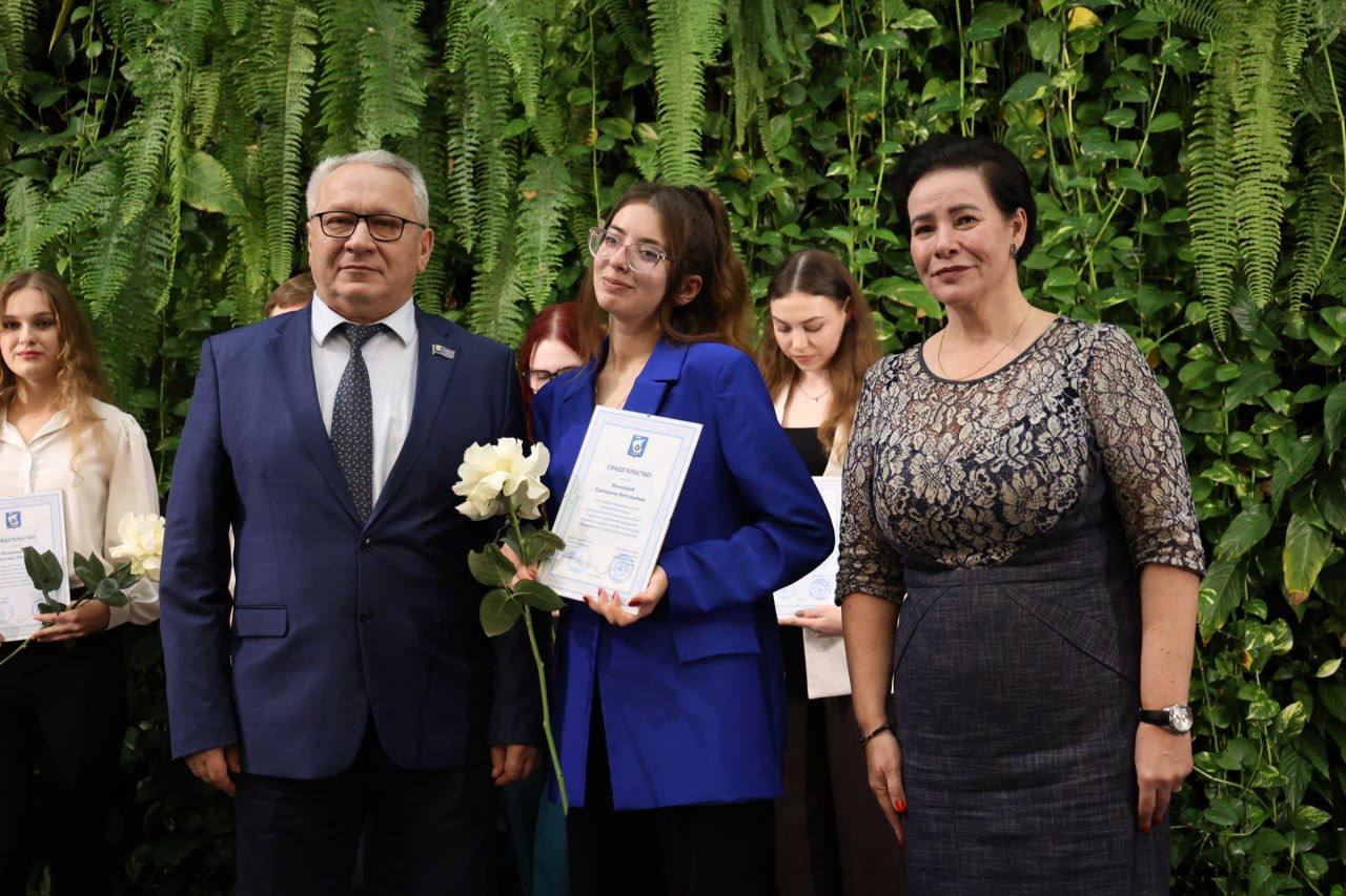 Елена Дятлова: Сегодня с коллегами вручили свидетельства стипендиатов городского округа «Город Калининград» студентам и курсантам учреждений высшего и среднего профессионального образования Елена Дятлова: Сегодня с коллегами вручили свидетельства стипендиатов городского округа «Город Калининград» студентам и курсантам учреждений высшего и среднего профессионального образования