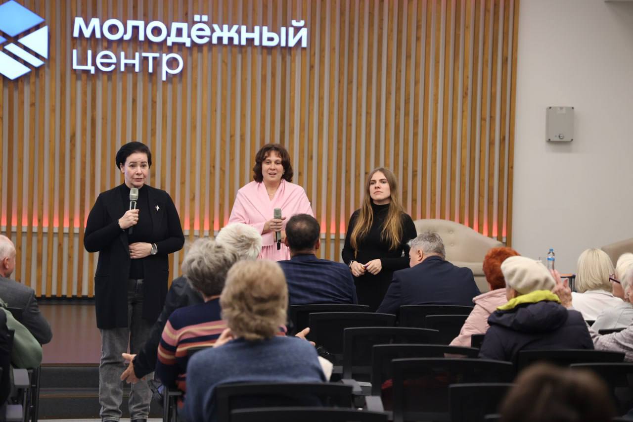 Елена Дятлова: Вчерашний вечер посвятила общению с жителями Прибрежного Елена Дятлова: Вчерашний вечер посвятила общению с жителями Прибрежного