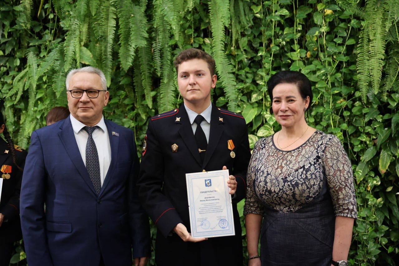 Елена Дятлова: Сегодня с коллегами вручили свидетельства стипендиатов городского округа «Город Калининград» студентам и курсантам учреждений высшего и среднего профессионального образования Елена Дятлова: Сегодня с коллегами вручили свидетельства стипендиатов городского округа «Город Калининград» студентам и курсантам учреждений высшего и среднего профессионального образования