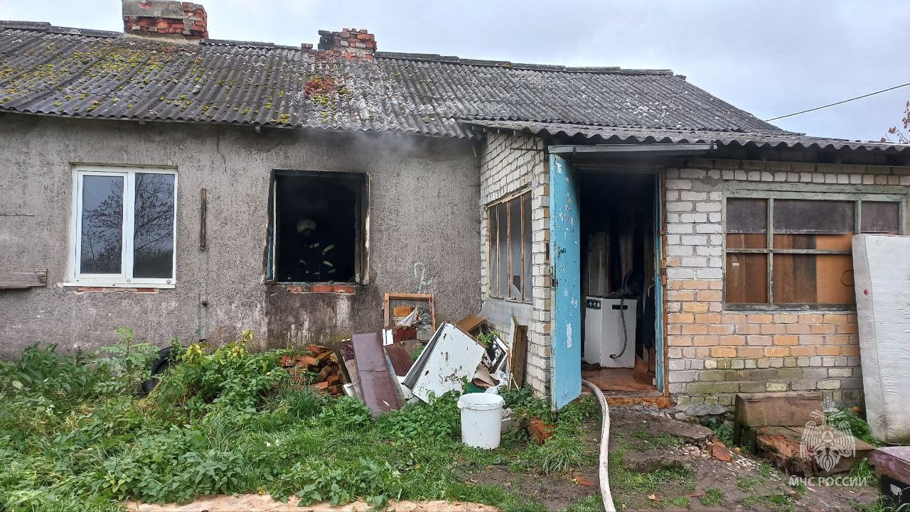 Сотрудники МЧС России потушили пожар в Гвардейском муниципальном округе Сотрудники МЧС России потушили пожар в Гвардейском муниципальном округе