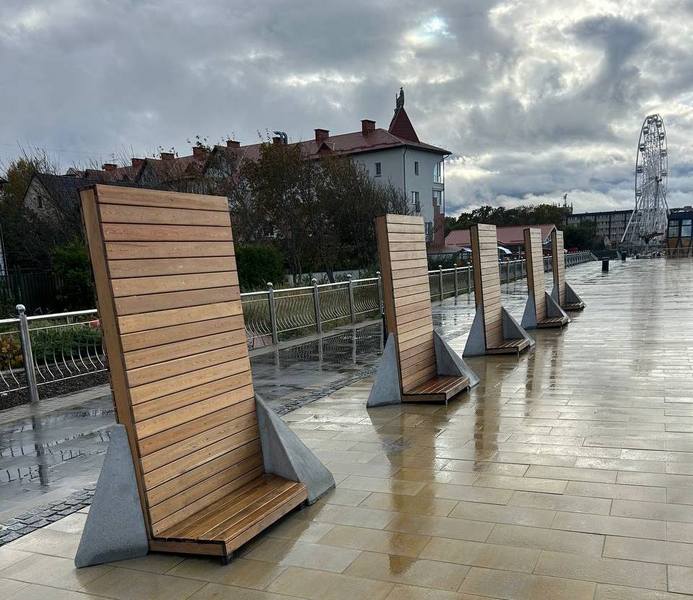 Против «расстрельных» вертикальных лавок в Зеленоградске собирают подписи