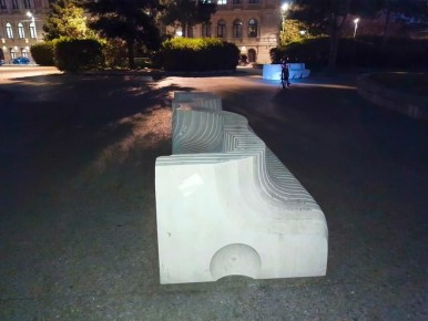 Поставщикам скамеек за 8 млн незадолго до ареста выдали разрешение на застройку