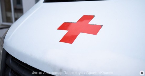 К жителям посёлка под Полесском по разбитой самосвалами дороге не может проехать скорая